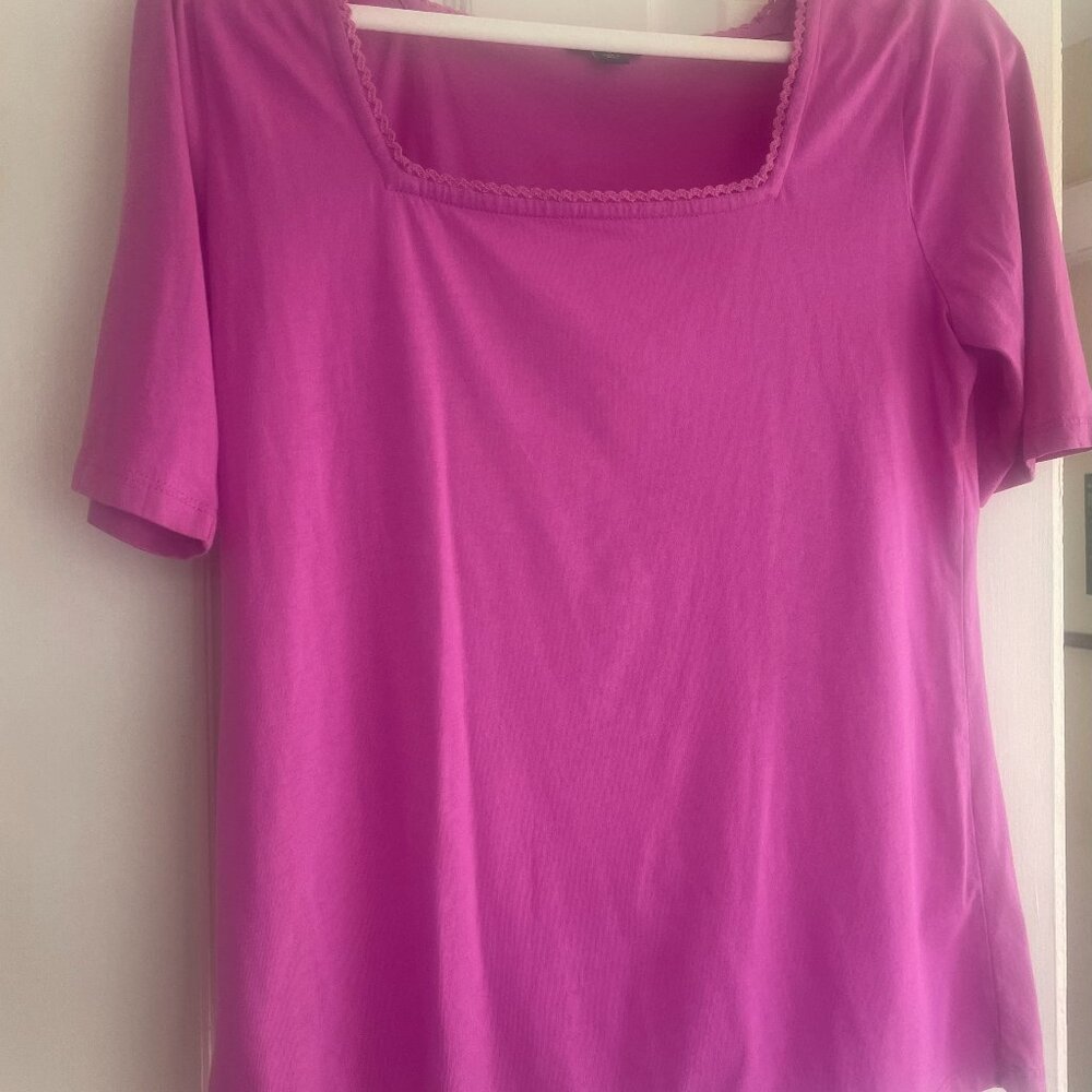 Ann Taylor cotton pullover with scallop trim.